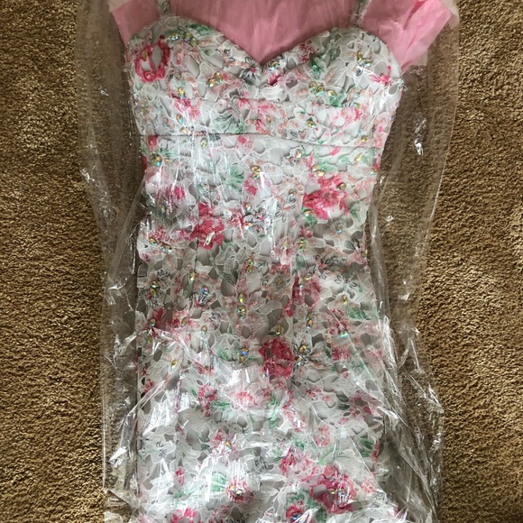 Jovani bridal gown with train - Picture 3 of 5